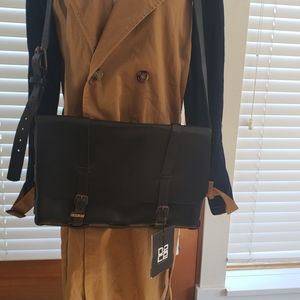 DECE the messenger 100% leather bag black